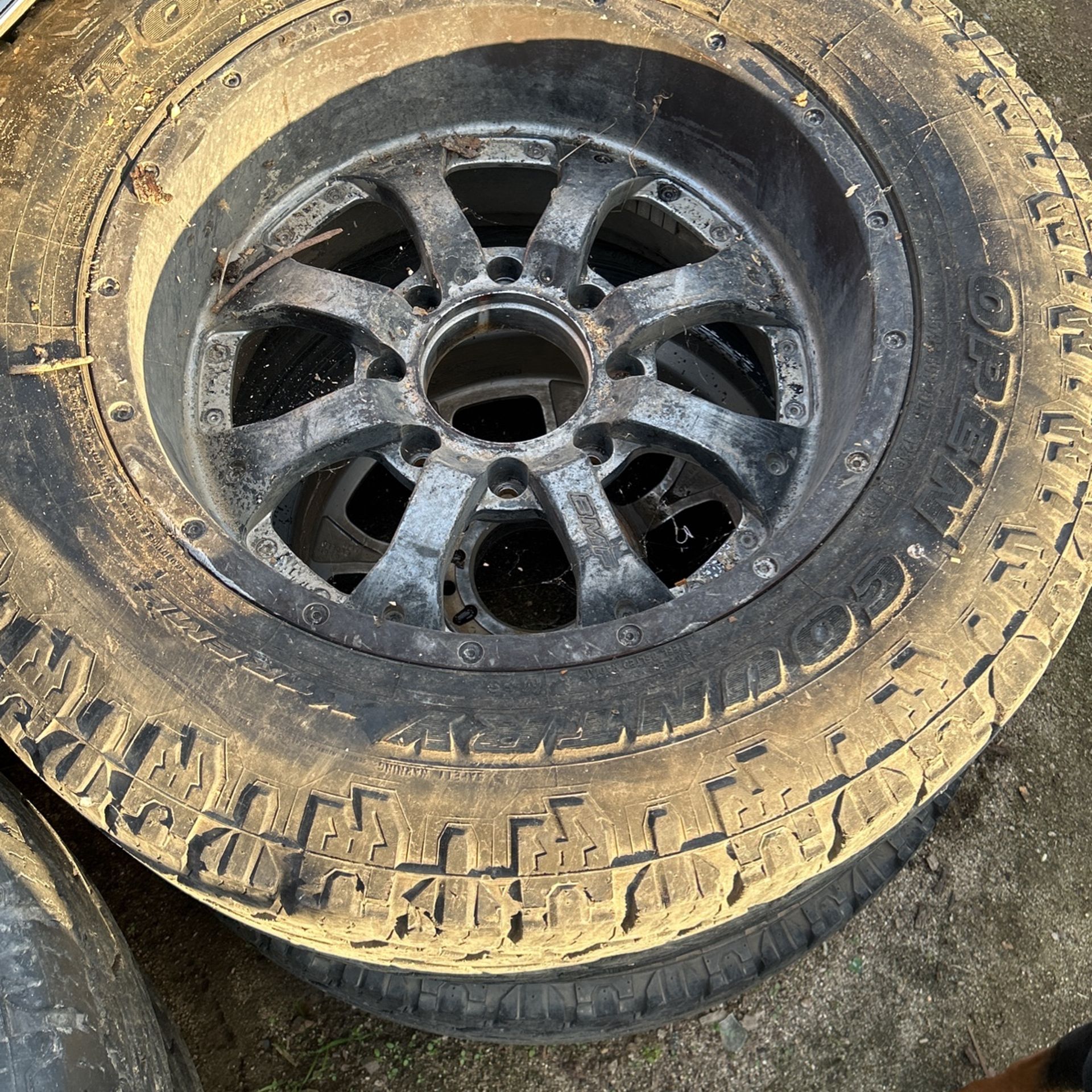 Tire for Sale in Visalia, CA OfferUp