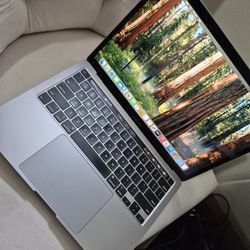 Apple MacBook Pro 13" | A1989 | 16GB RAM | 256GB SSD | Retina display + Touchbar |