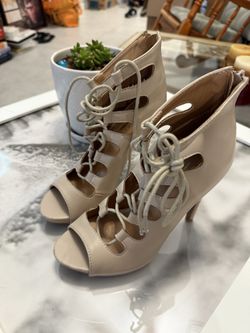Beige Hills Size 8
