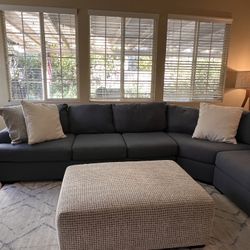 Sectional Sofa With Matching Ottoman/Table