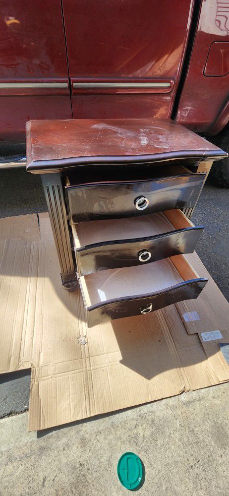 3 Drawer Nightstand Table