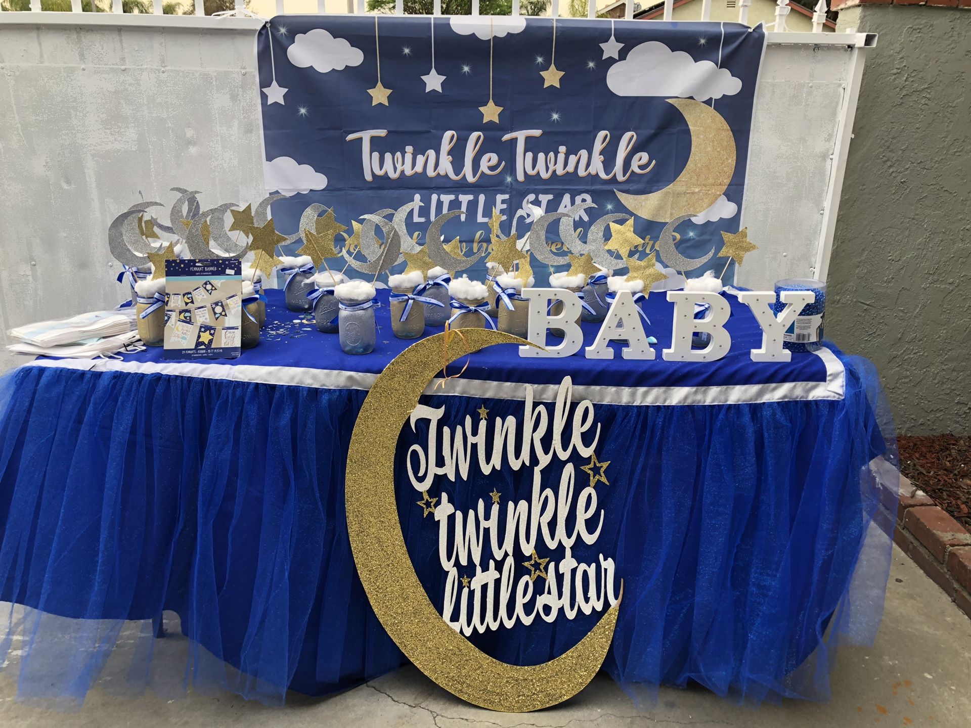 Twinkle twinkle little star baby shower decorations. Includes: Banner, table decoration jars, 1 pack of banners, Baby letters (they light up), 1 pa k