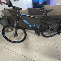 2021 GT Agressor Pro Mountain Bike