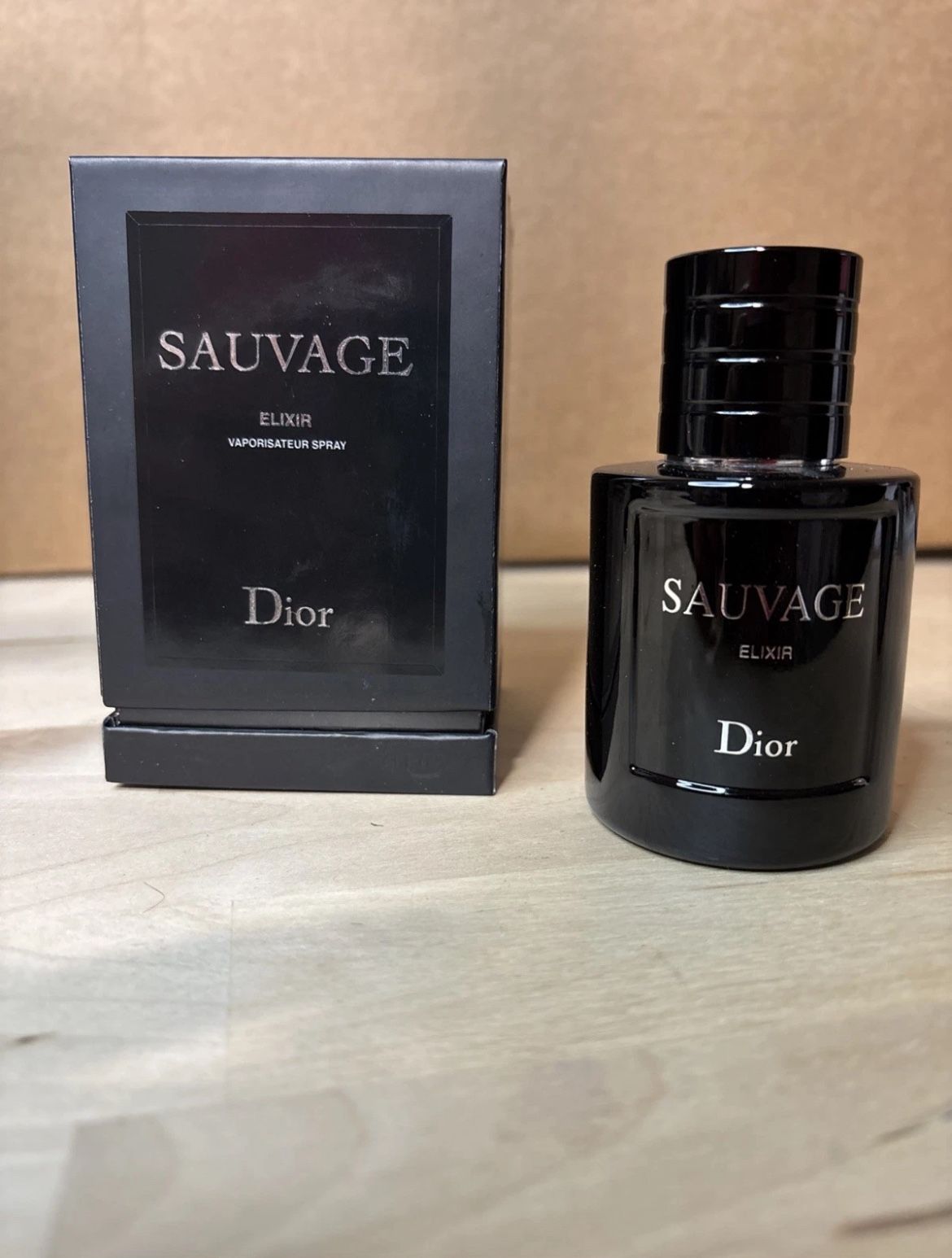 Experience the vibrant and luxurious scent of Tom Ford Mandarino Di Amalfi Eau De Parfum, a fragrance that captures the essence of citrus with a touch