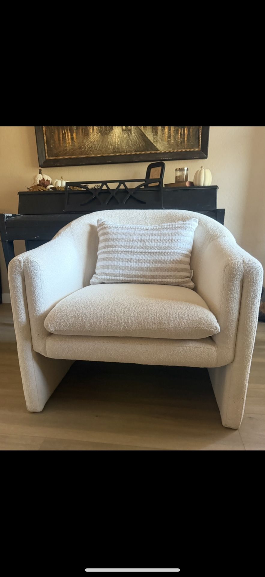 ALDA RONI Accent Chair