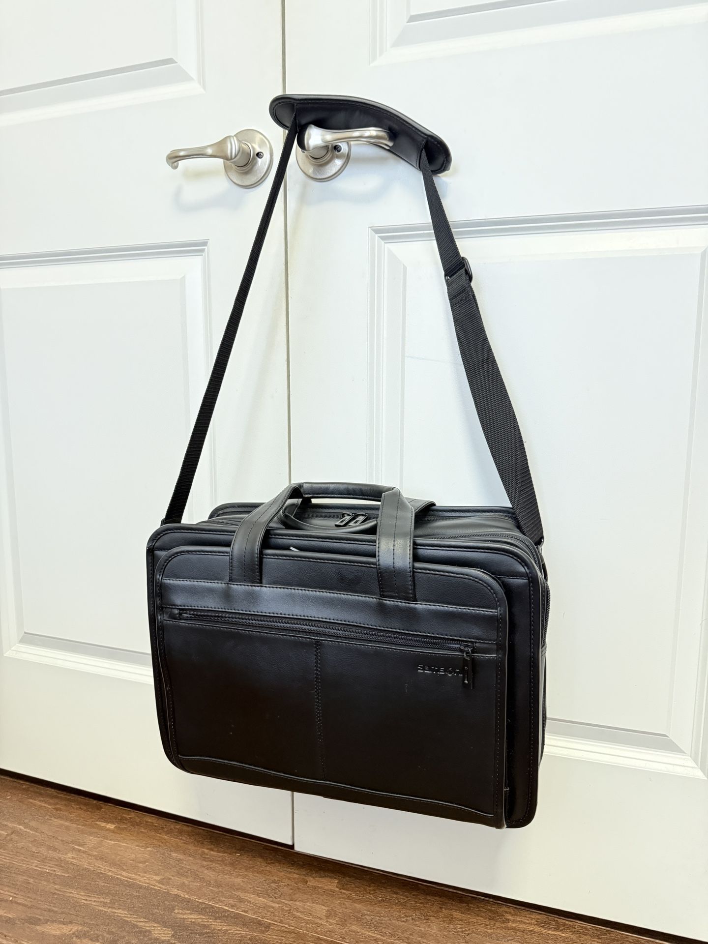 Samsonite Leather Expandable Briefcase (New Condition)