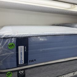 FULL SIZE SEALY POSTUREPEDIC PLUS (FIRM) MATTRESS & BOX SPRING BED SET