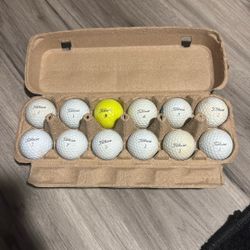 12 Titleist Golf Balls Good Condition