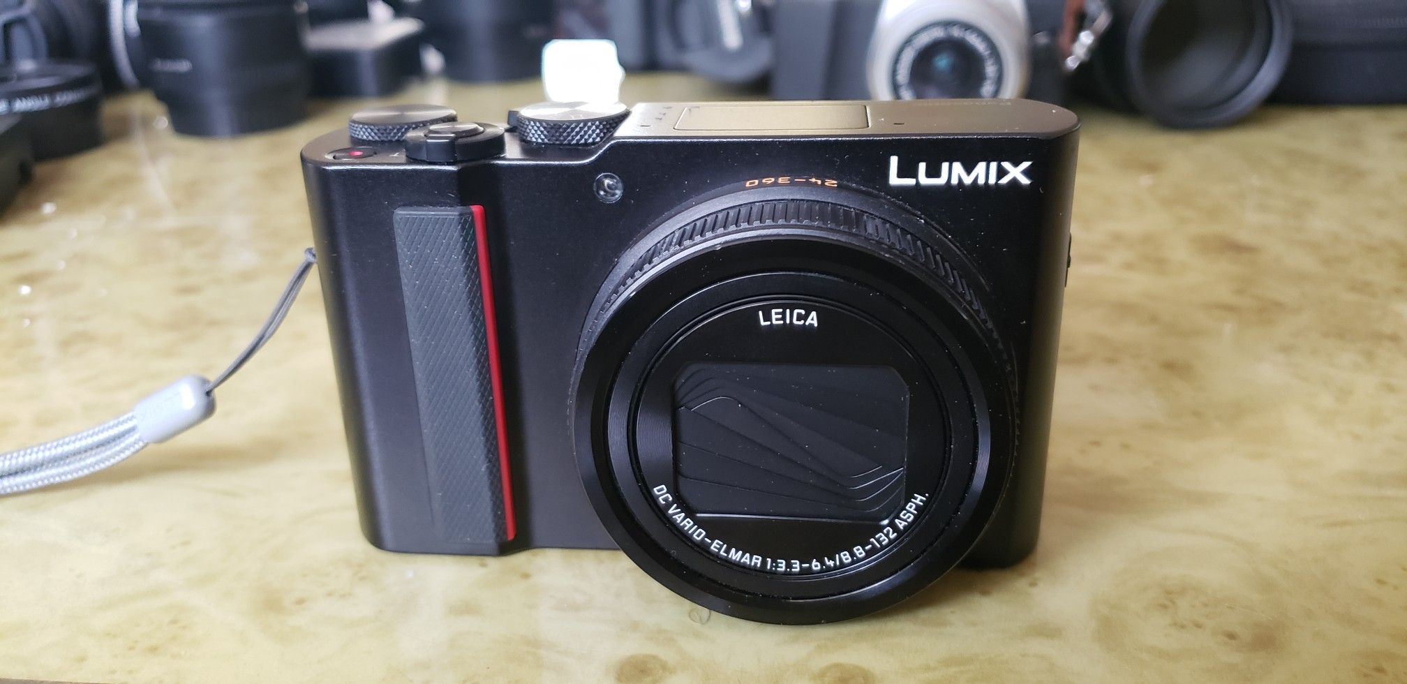 PANASONIC LUMIX ZS200 15X Leica DC Lens with Stabilization, 20.1 Megapixel 4K