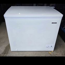 HOUSEHOLD FREEZER Model: TFRF925-SM Capacity: 8.86 cu.ft