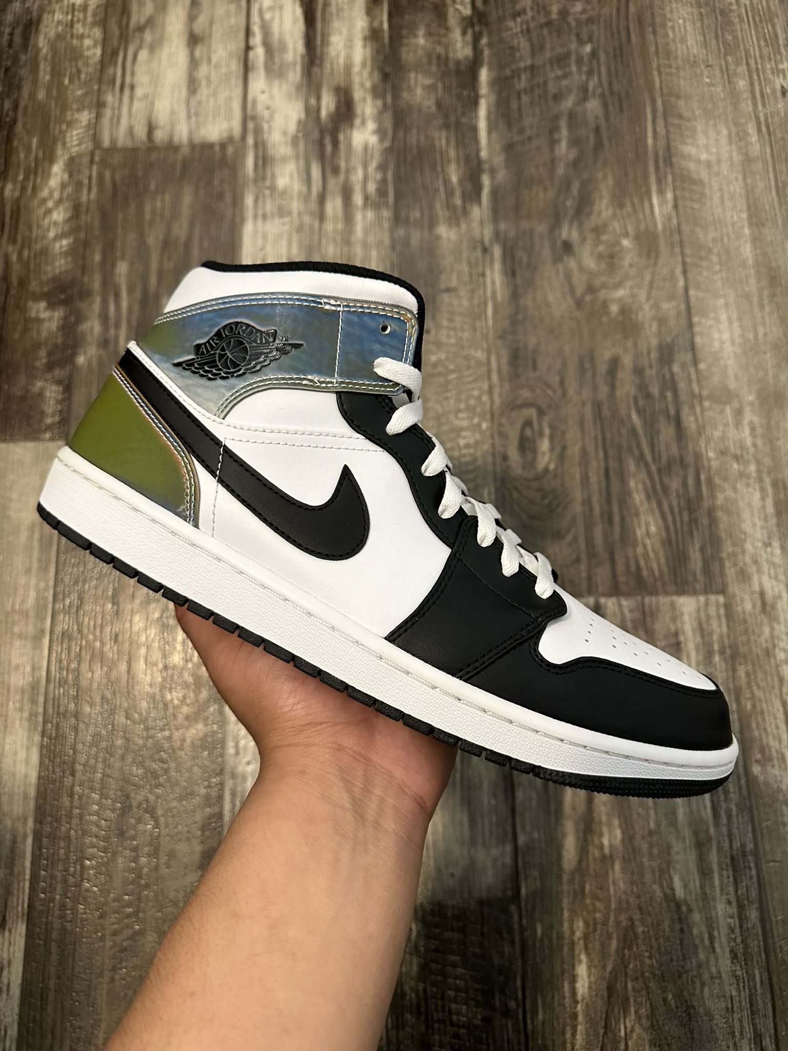 Jordan 1 Mid “Heat Reactive” (11.5)