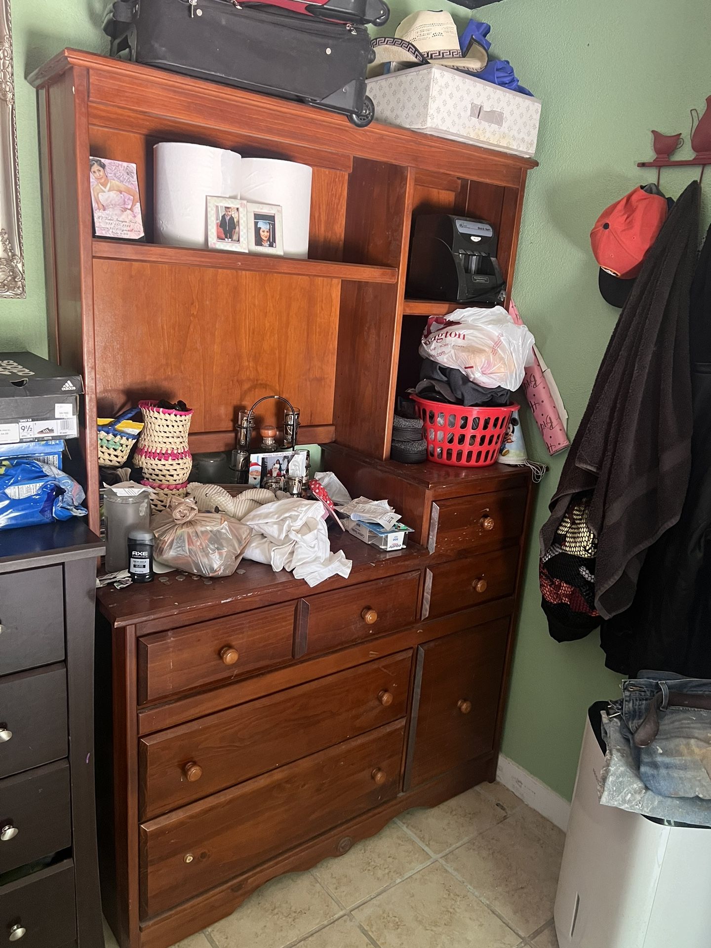 Baby dresser & hutch w/ changing table