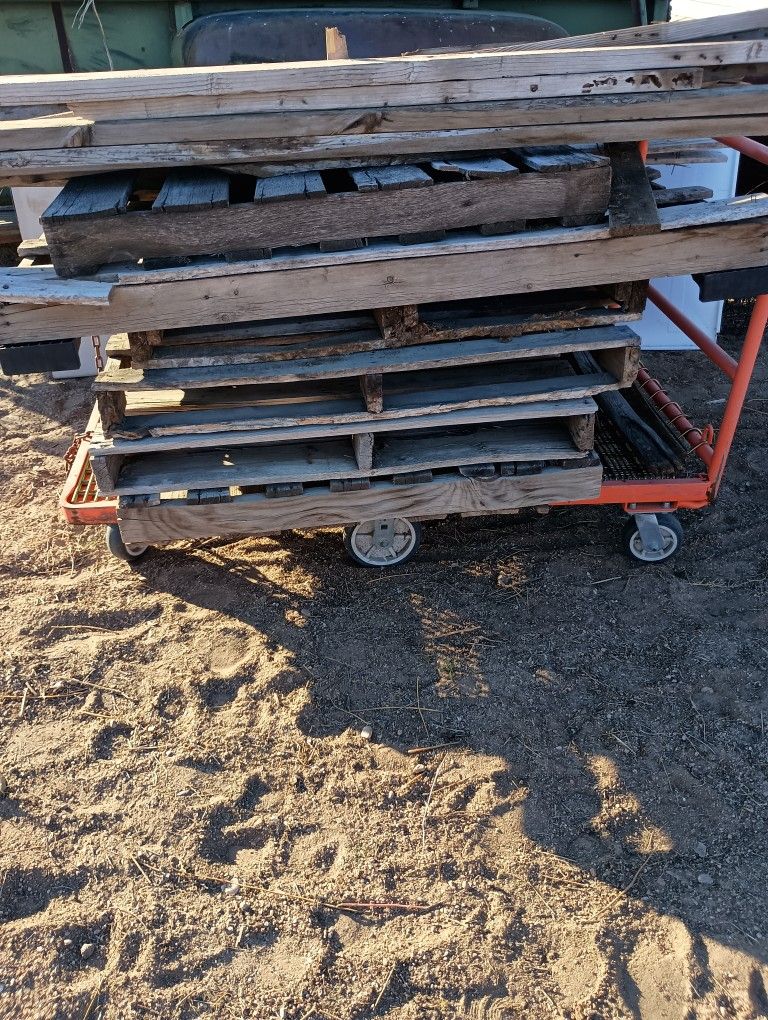 Free Wood Pallets 