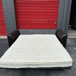 KEVIN CHARLES SOFA BED/ IN GREAT CONDITION/ DELIVERY NEGOTIABLE 