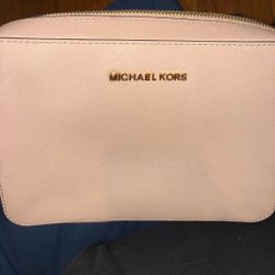 Michael kors crossbody light pink