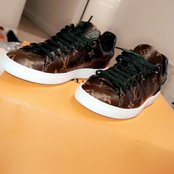 Women’s Louis Vuitton Front Row Sneakers Size 37