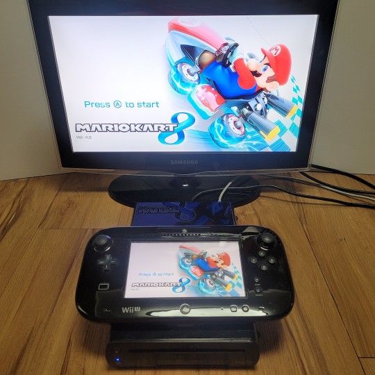 Nintendo Wii U Console Deluxe Mario Kart 8 Pre-Installed Edition 32GB Black with Gamepad