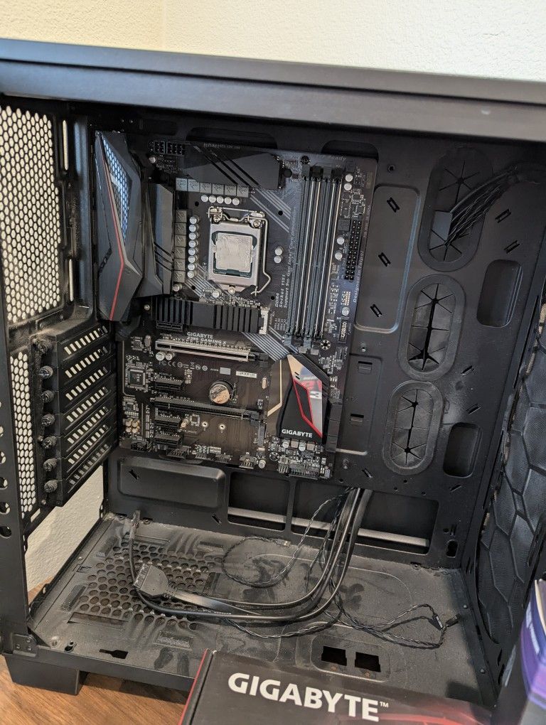 CPU+MOBO+CASE (PARTIAL PC BUILD) Intel i7-9700K, GIGABYTE Z390 GAMING X, CORSAIR CARBIDE 400C