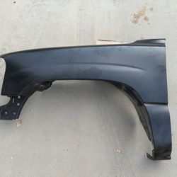  99 - 07 Chevy/GMC 1500 truck, front driver side fender 