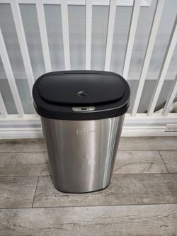 13 gallon kitchen trash can Stainless Steel automatic in good clean