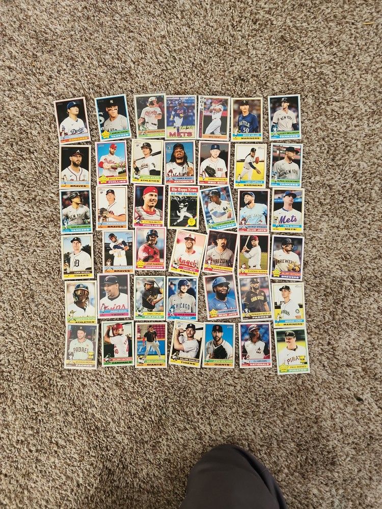 Topps 2025 Heritage Card Lot