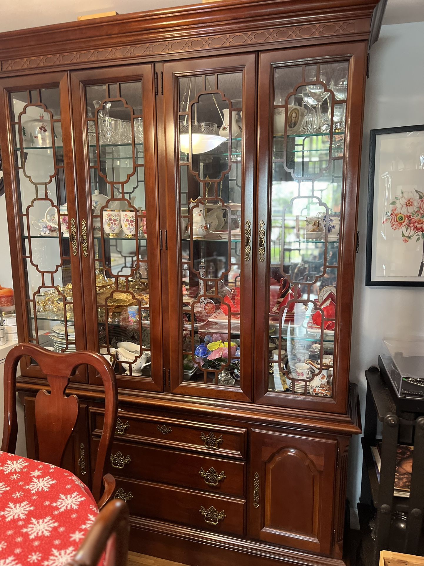 Classic Wooden Bookshelves/Cabinet