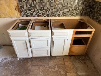 Miscellaneous kitchen cabinets