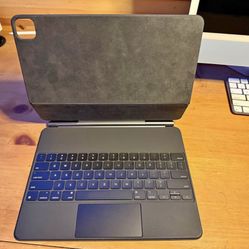 Apple Magic Keyboard for iPad Pro 12.9-inch (2022) – Original Apple – Excellent Condition – $95 OBO
