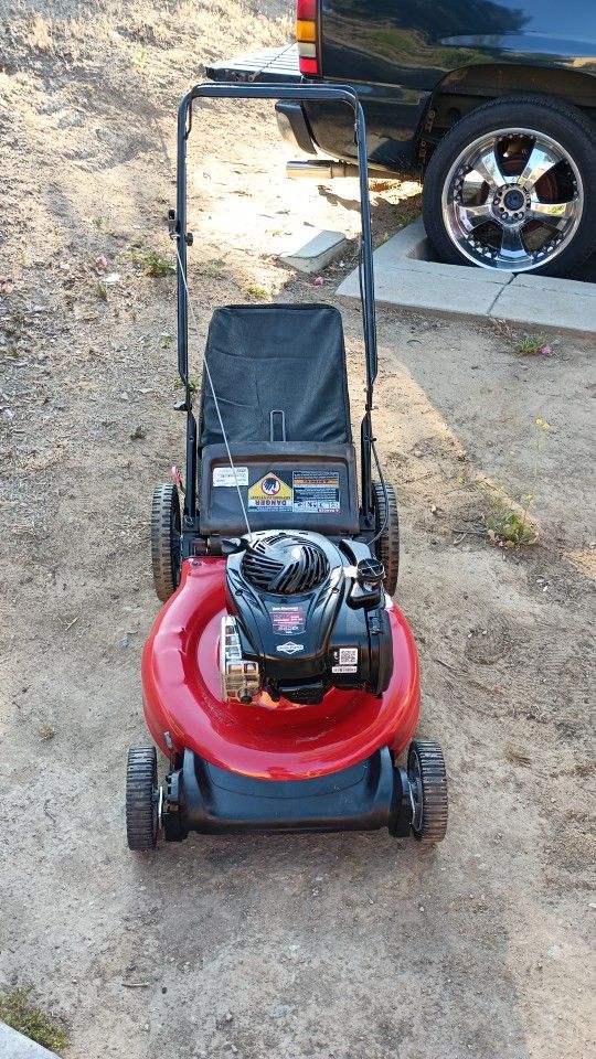 Yard Machines 21" Push Lawn Mower
