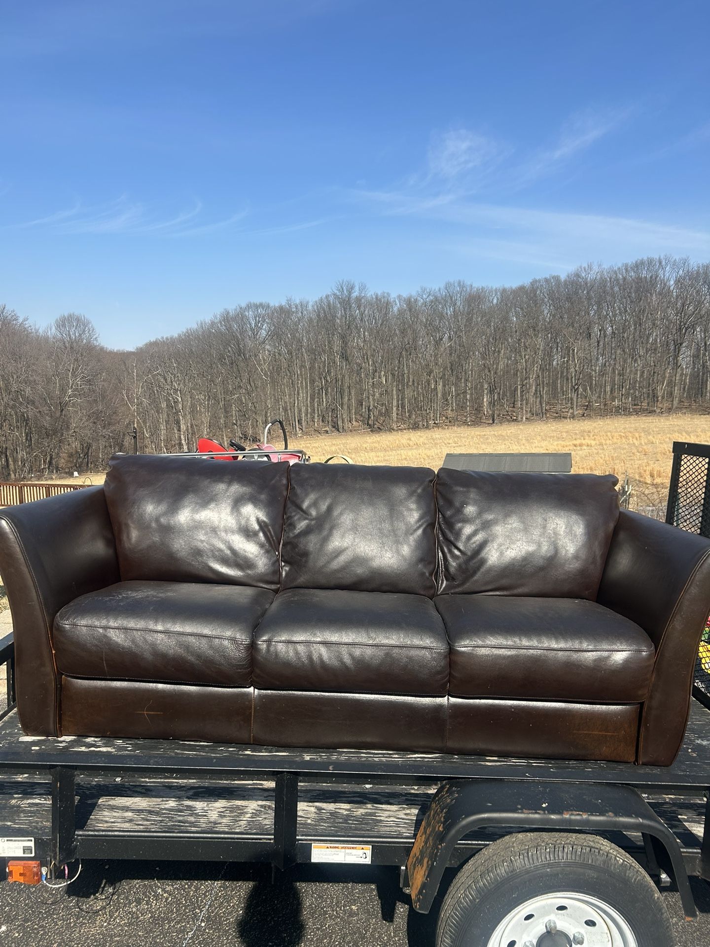 Dark Brown Leather Sofa – Stylish & Comfortable