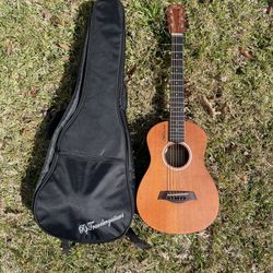 Travel Sized All Solid Wood Guitar