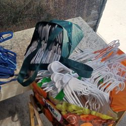 Ganchos Grandes Y Chicos  $30 Por Todos