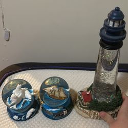 Snow Globes 