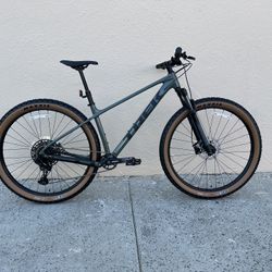 Brand New 2025 Trek Marlin 7 Gen 3 Mountain Bike