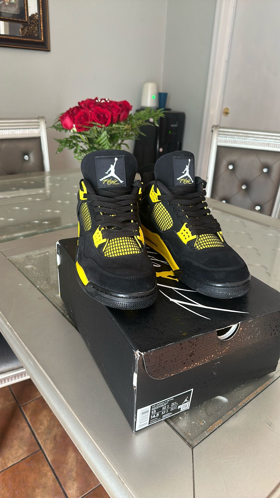 Air Jordan 4 Thunder