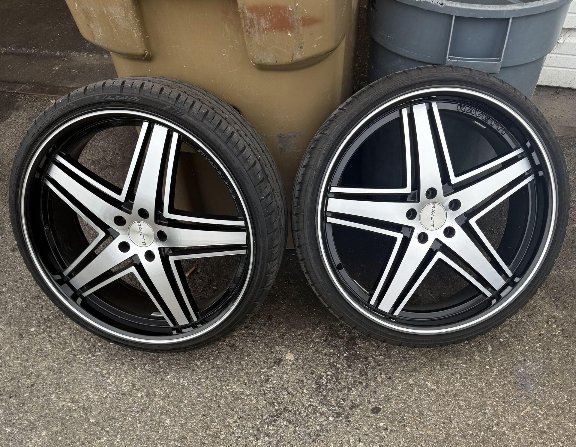 (2) 22” Ravetti M6 Rims & (4)Tires