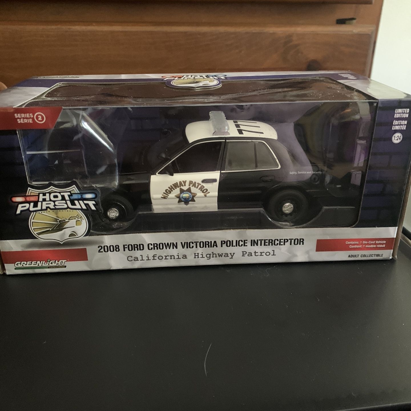 2008 FORD CROWN VICTORIA CHP HIGHWAY PATROL POLICE 1/24 SCALE GREENLIGHT 85523