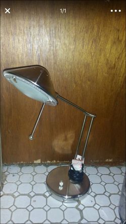 Tensor halogen Adjustable desk lamp made with brush steel