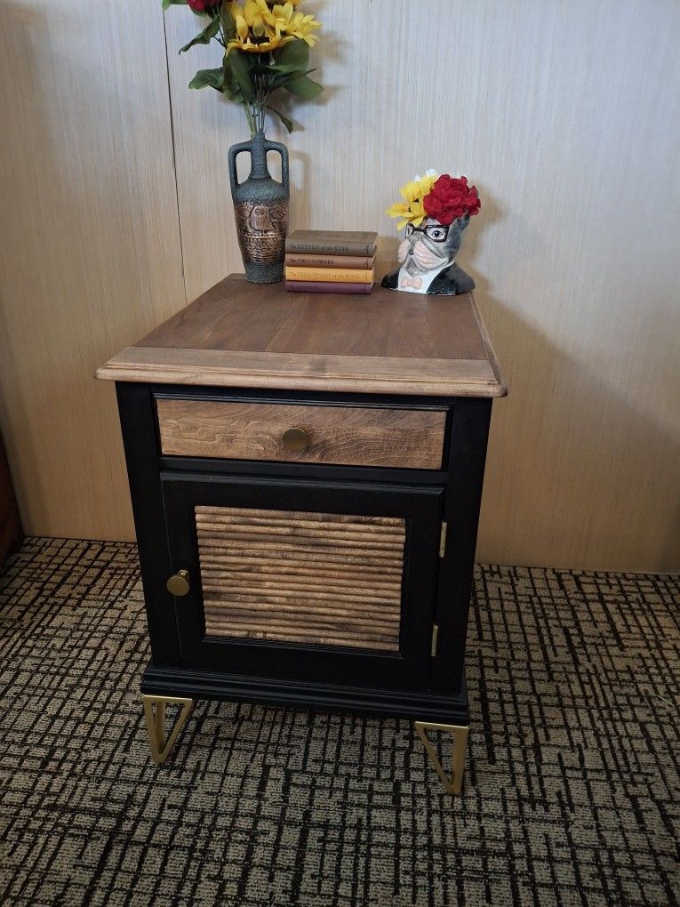 Nightstand/End Table
