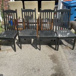 4 Table Chairs