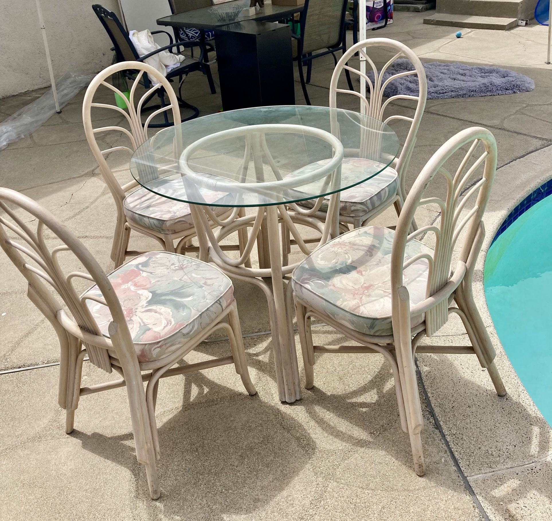 Table & Chairs