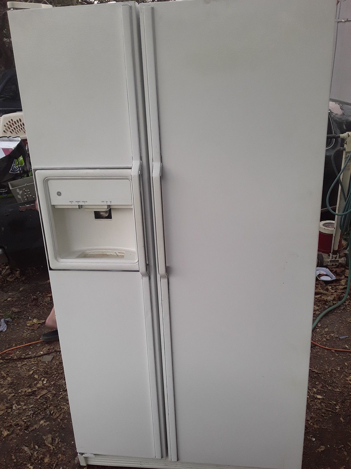 25 cubic foot GE side-by-side refrigerator