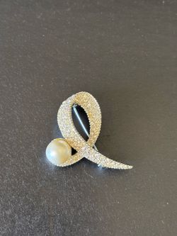 Sleek Vintage Rhinestone and Faux Pearl Spiral Brooch