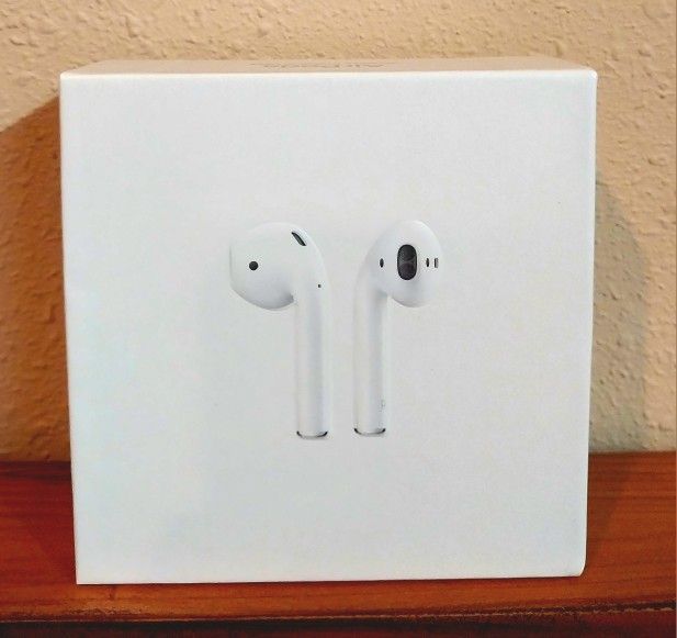 Apple Airpods With Charger