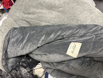 Thick And Warm Gray On Gray Comforter Brand New