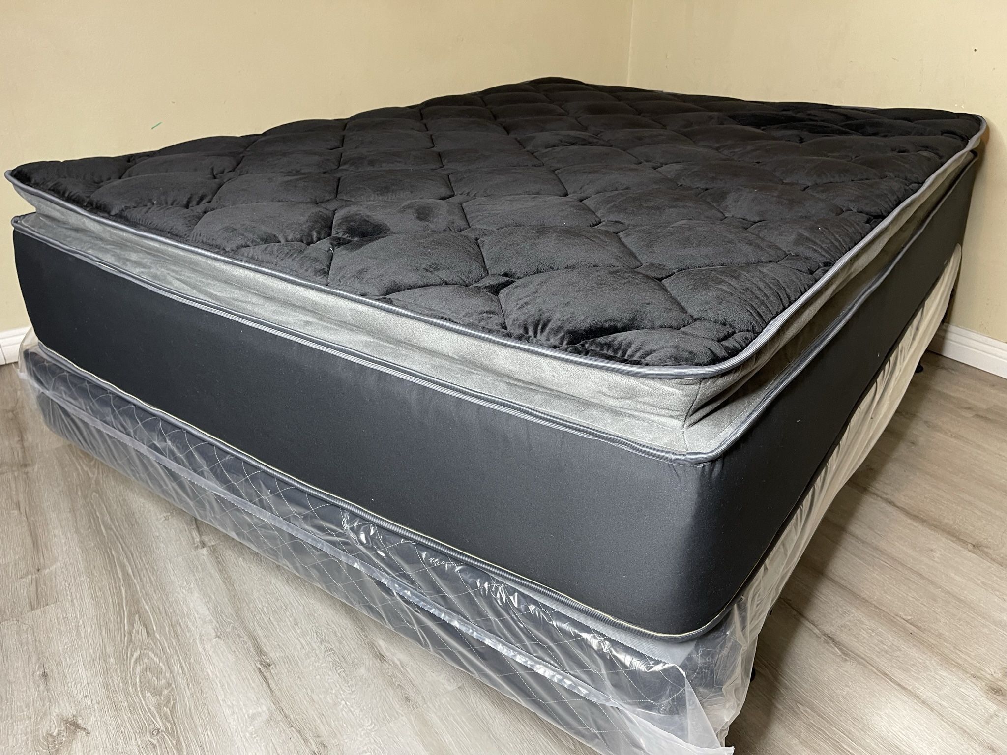 14” Cal King Midnight Collection Hybrid Pillow Top Mattress!