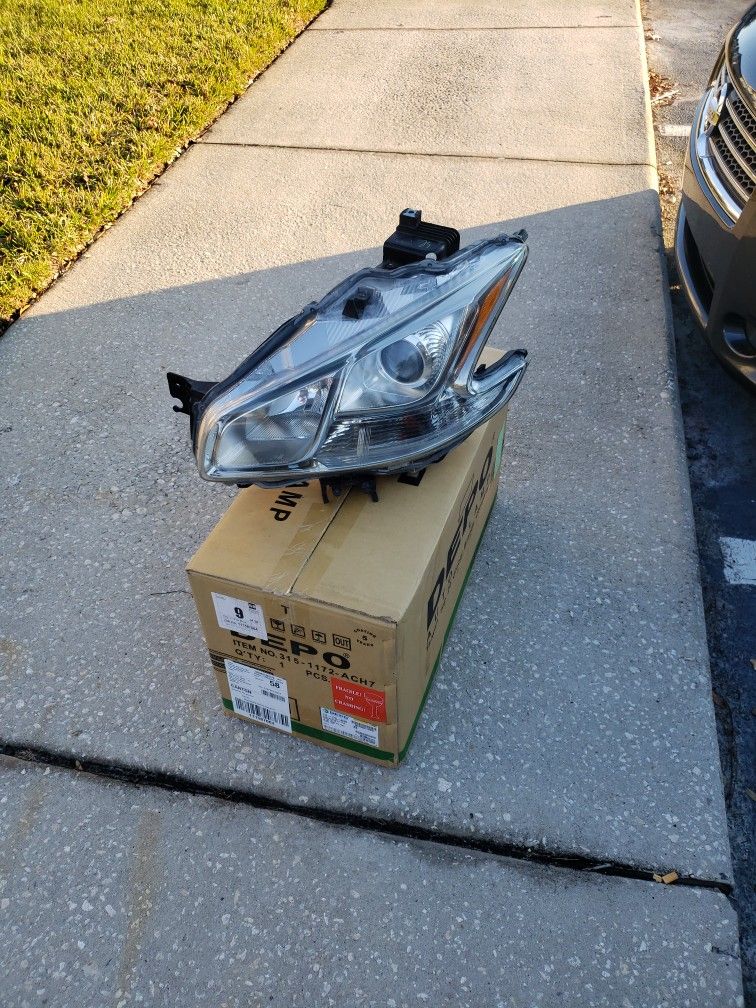 Left Side Headlight Nissan Maxima 2010 2011 2012 2013 2014 Used Perfect Condition All Bulbs Including HID  EVRYTHING INCLUDED 
