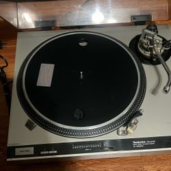 Technics Quartz SL- 1800 MK2 Turntable FOR PARTS