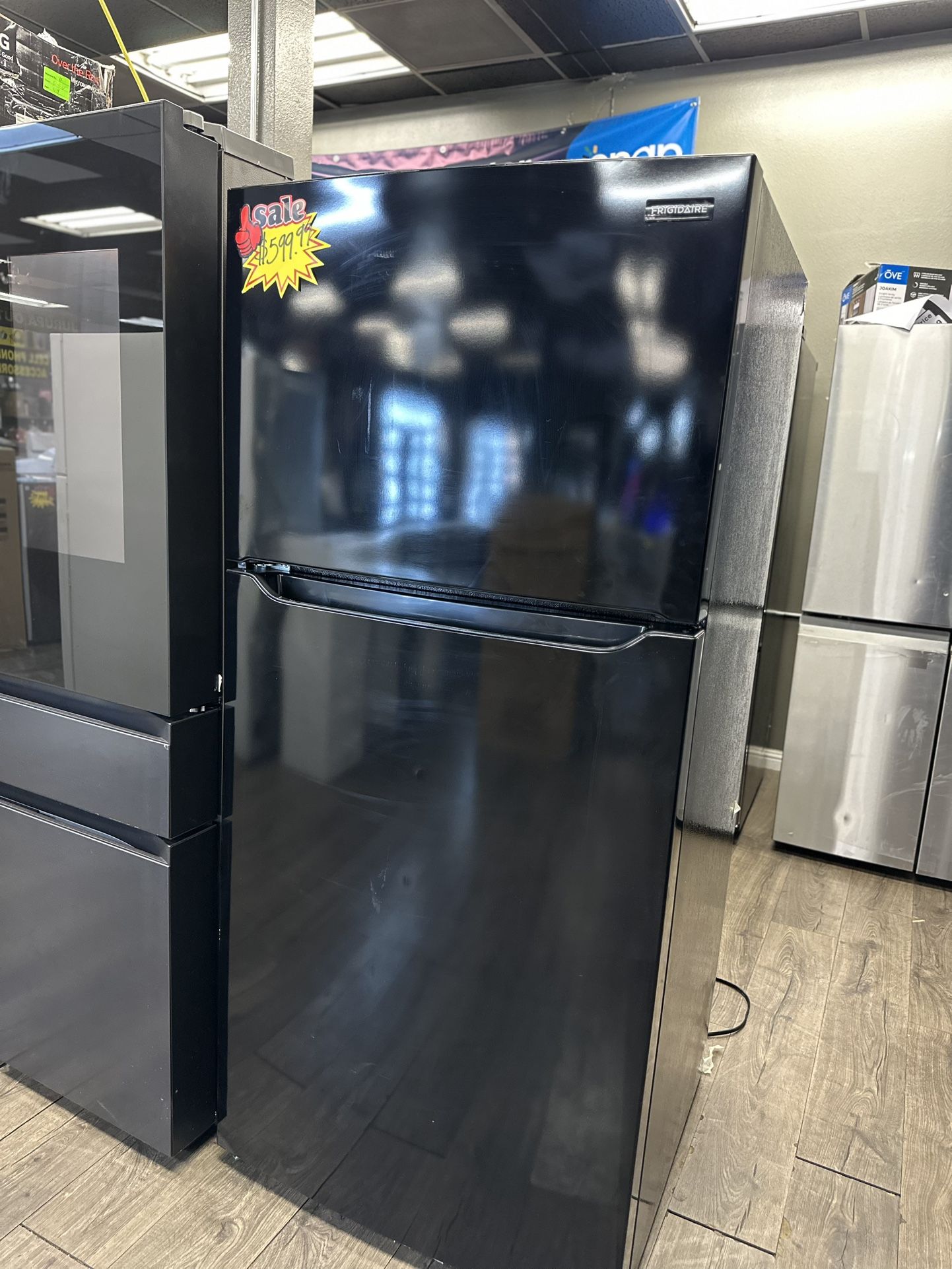 Black Frigidaire Top Freezer Fridge ( Take It Home In Payments/ Llevalo A Casa En Pagos )