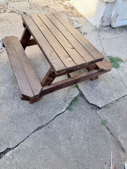 Picnic table